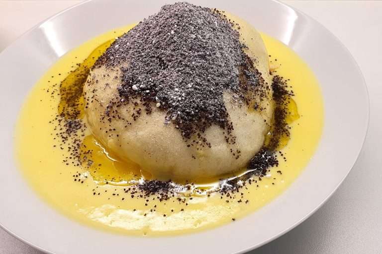 Germknödel typisch Österreichisch