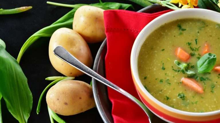 Kartoffelsuppe mit Speck