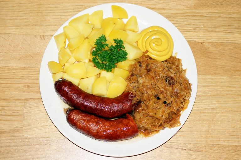 Breinwurst mit Sauerkraut