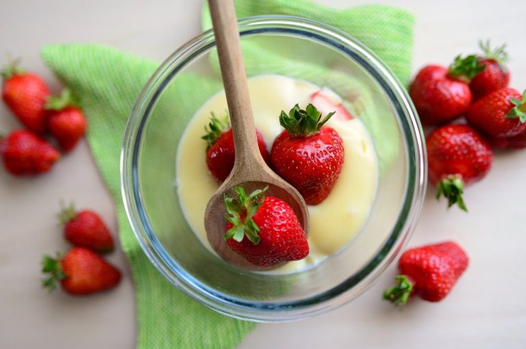 Beeren im Mostteig – Fruchtig, luftig und einfach köstlich!