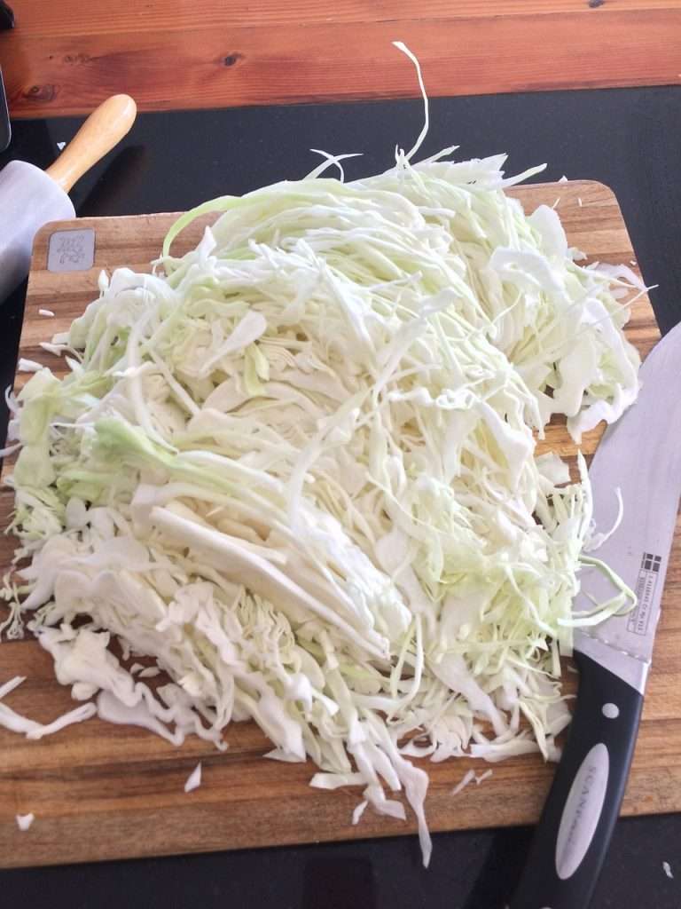 Überbackenes Sauerkraut - Ein Herzhaftes Rezept für Genießer 3 food, sauerkraut, crock