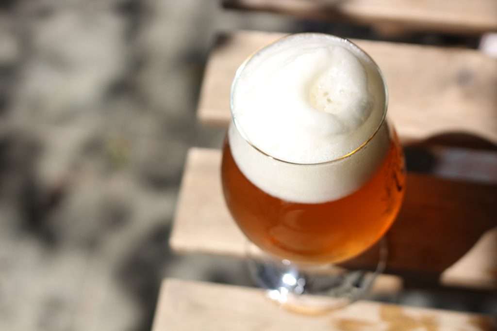 Gesundes Bier! 5 Gründe, warum Bier gesund ist 5 clear drinking glass with brown liquid, IPA